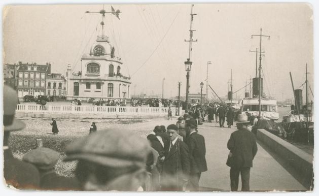 File:4 - Photographe pris au Havre avant le bombardement.pdf